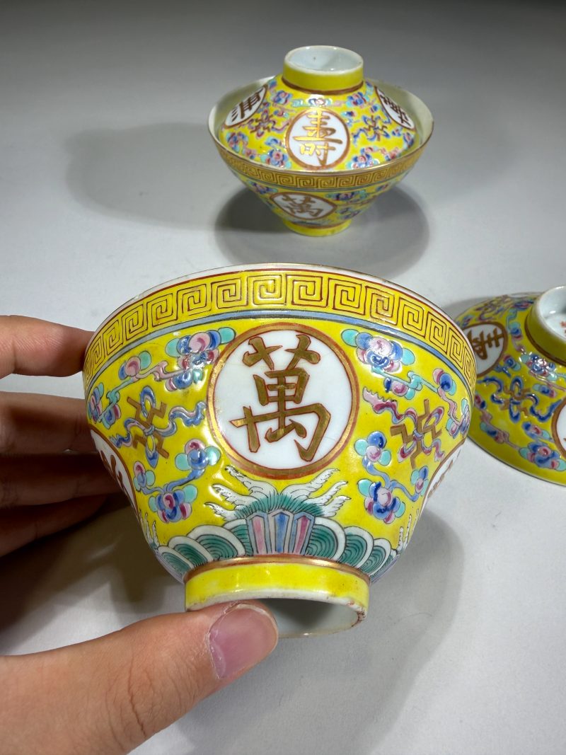 清光绪 黄地粉彩万寿无疆盖碗一对 - 图3