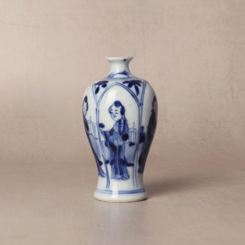 清康熙 青花仕女圖小瓶 | Santos Collection | A small Chinese blue and white 'ladies' vase, Qing dynasty, Kangxi period - 图2