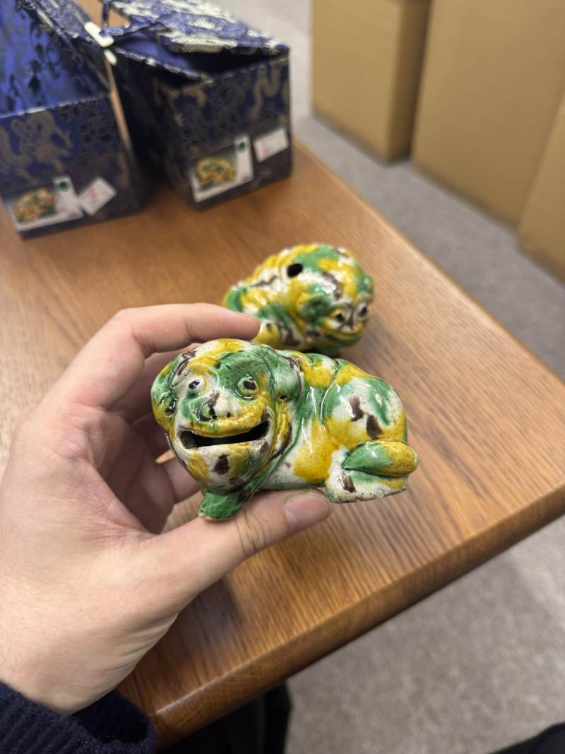 清康熙 卵白綠釉瑞獸像一對 | Santos Collection | A pair of Chinese egg and spinach-glazed 'mythical beast' figures, Qing dynasty, Kangxi period - 图23