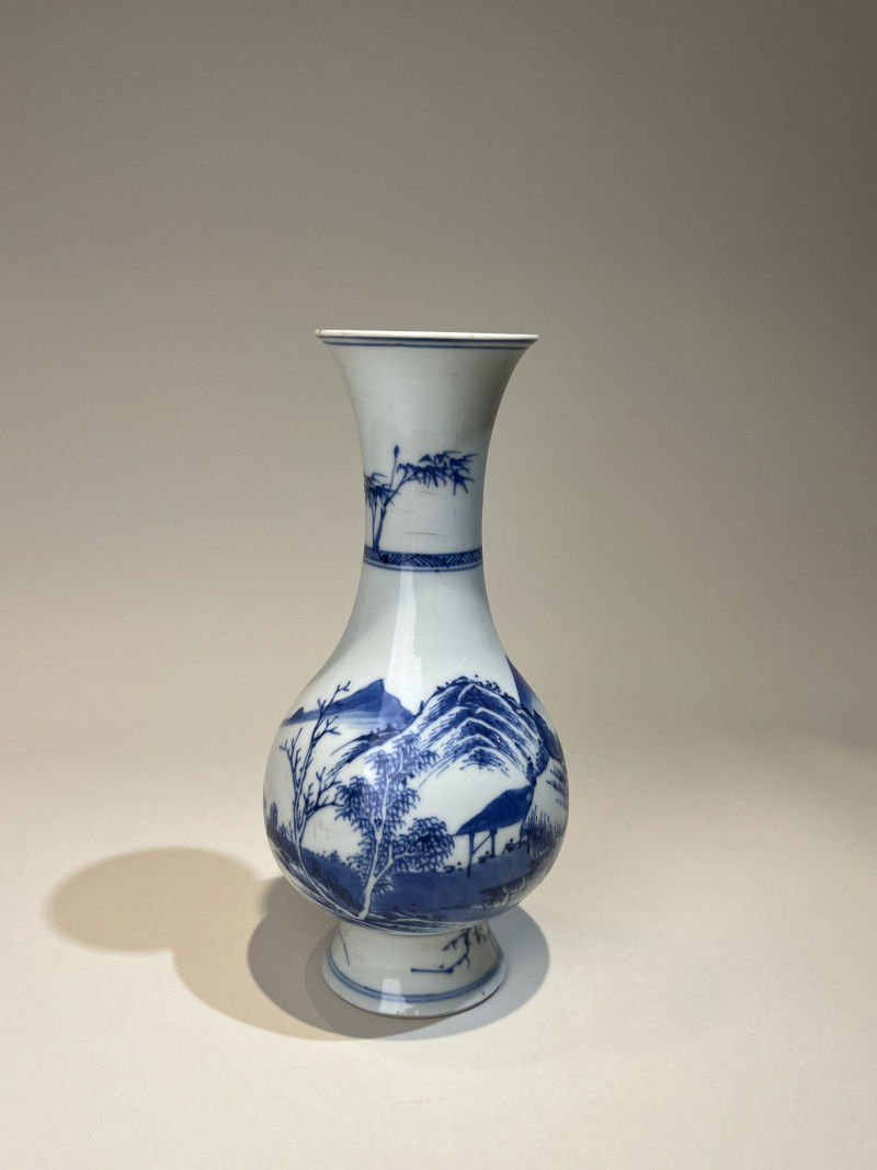 清雍正 青花山水人物撇口瓶 - 图1