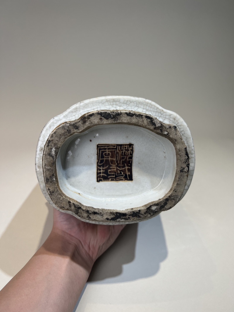 清中期 哥釉海棠型兽耳尊 - 图8