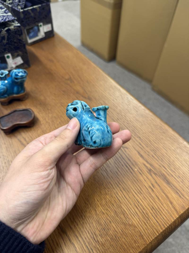 清康熙 松石綠釉太獅少獅像一對 | Santos Collection | Two Chinese monochrome turquoise-glazed 'Buddhist lion' figures, Qing dynasty, Kangxi period - 图16