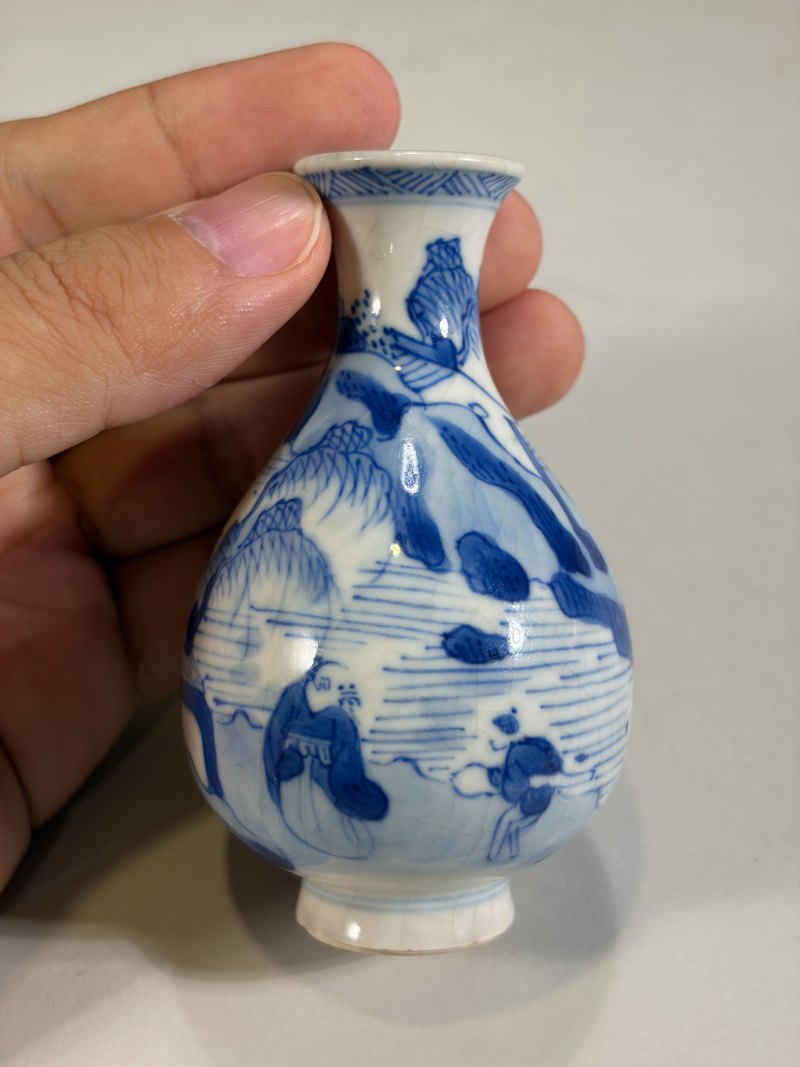 清康熙 青花山水人物小玉壶春瓶 - 图3
