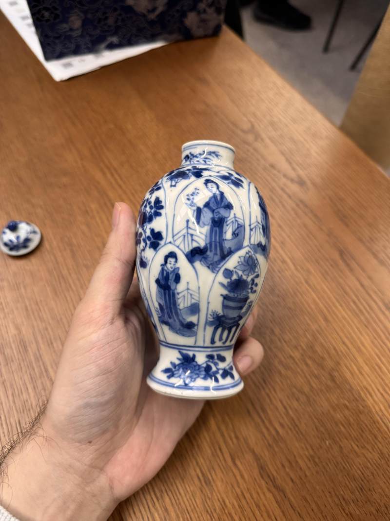 清康熙 青花仕女圖蓋罐 | Santos Collection | A Chinese blue and white 'ladies' jar and cover, Qing dynasty, Kangxi period - 图5
