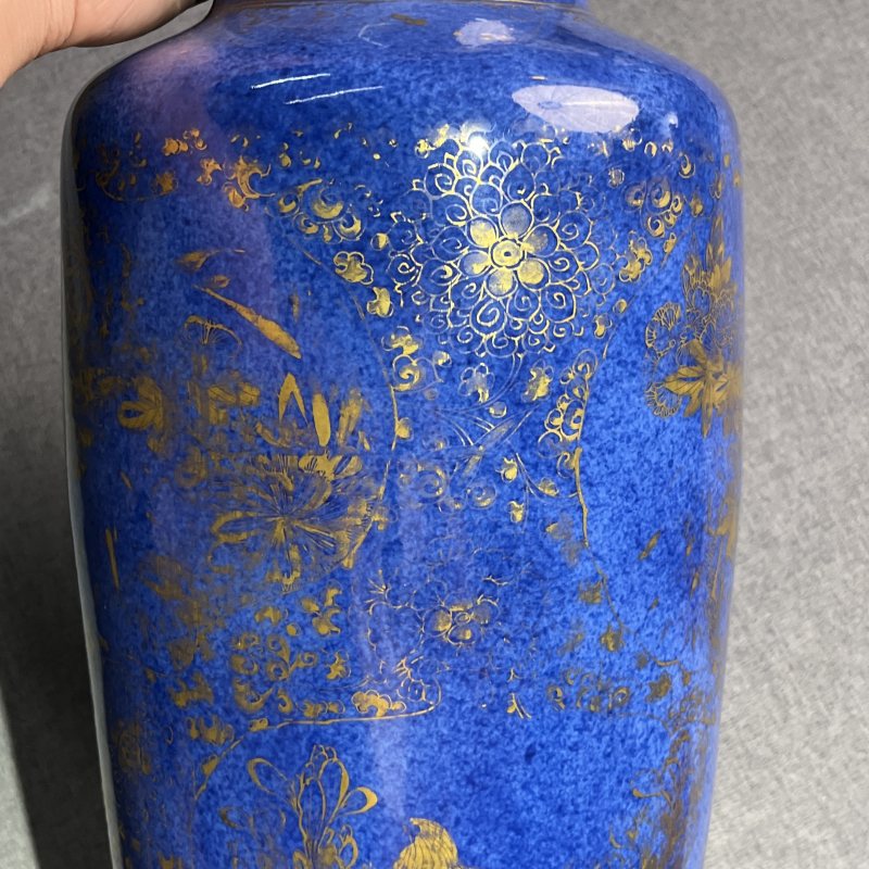 清康熙洒蓝描金开光花卉纹棒槌瓶 - 图8