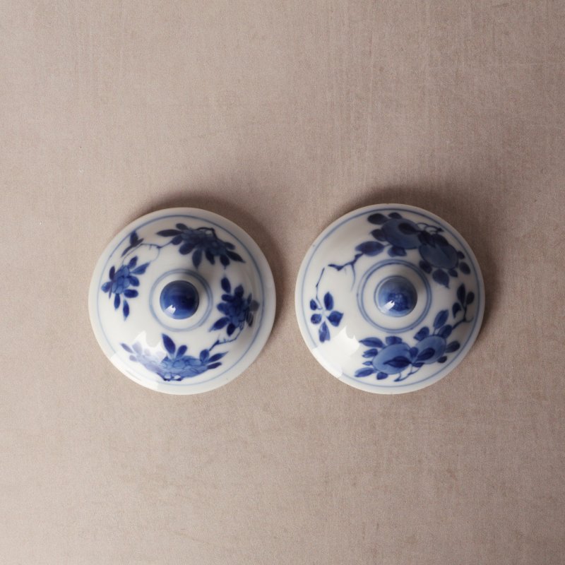清康熙 青花仕女圖芥末蓋罐一對 | Santos Collection | A pair of Chinese blue and white 'ladies' mustard pots and covers, Qing dynasty, Kangxi period - 图6