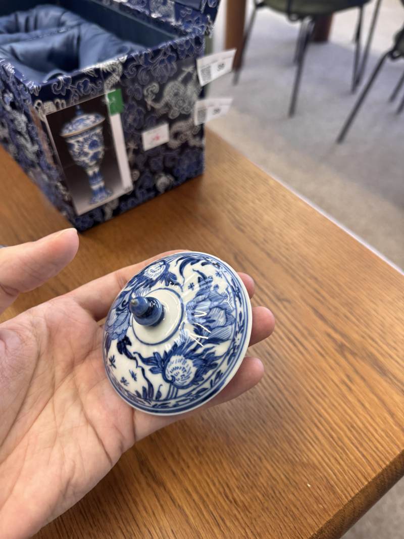 清康熙 青花花卉紋高足蓋盃 | Santos Collection | A Chinese blue and white goblet and cover, Qing dynasty, Kangxi period - 图19