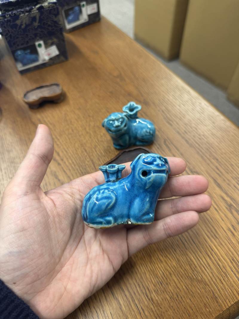 清康熙 松石綠釉太獅少獅像一對 | Santos Collection | Two Chinese monochrome turquoise-glazed 'Buddhist lion' figures, Qing dynasty, Kangxi period - 图6