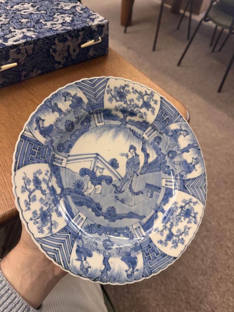 清康熙 青花嬰戲仕女圖盤 | Santos Collection | A Chinese blue and white 'figural' dish, Qing dynasty, Kangxi period - 图14