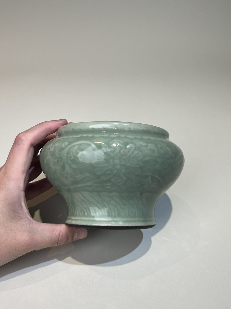 清乾隆 豆青釉缠枝莲纹水丞 - 图2