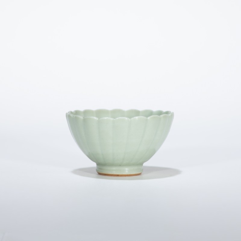清乾隆 豆青釉花口杯 - 图1