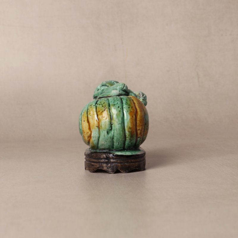 清康熙 素三彩瓜形水丞 | Santos Collection | A Chinese sancai-glazed 'melon' water pot, Qing dynasty, Kangxi period - 图2
