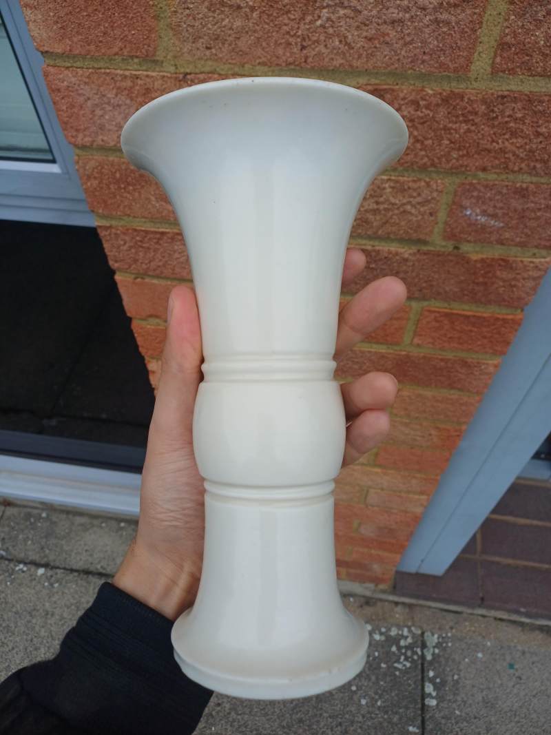 清十七至十八世紀 德化白釉觚 | A Chinese Dehua white-glazed beaker vase, gu, Qing dynasty, 17th-18th century - 图4