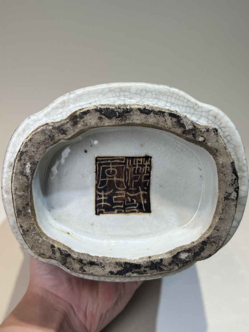 清中期 哥釉海棠型兽耳尊 - 图9