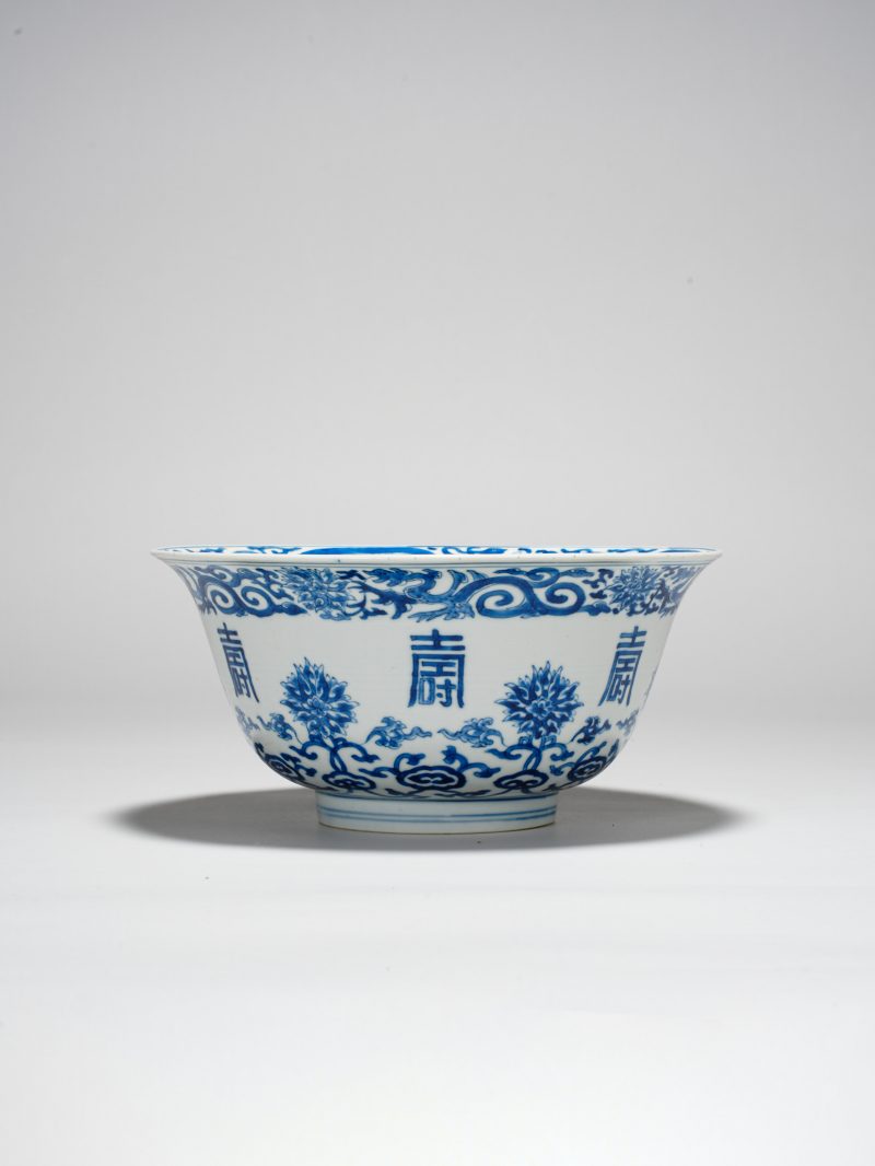 清康熙 青花缠枝花卉寿字纹碗 - 图1