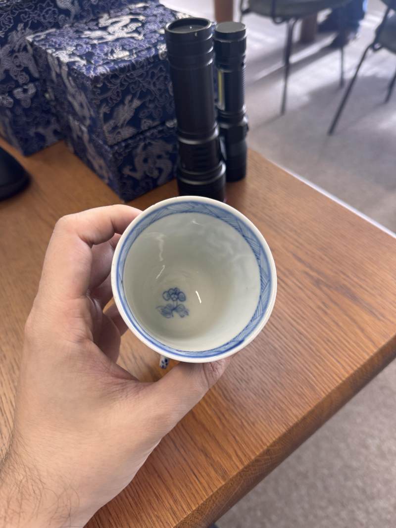 清康熙 青花花卉紋雙耳盃 | Santos Collection | A Chinese blue and white chocolate cup, Qing dynasty, Kangxi period - 图16
