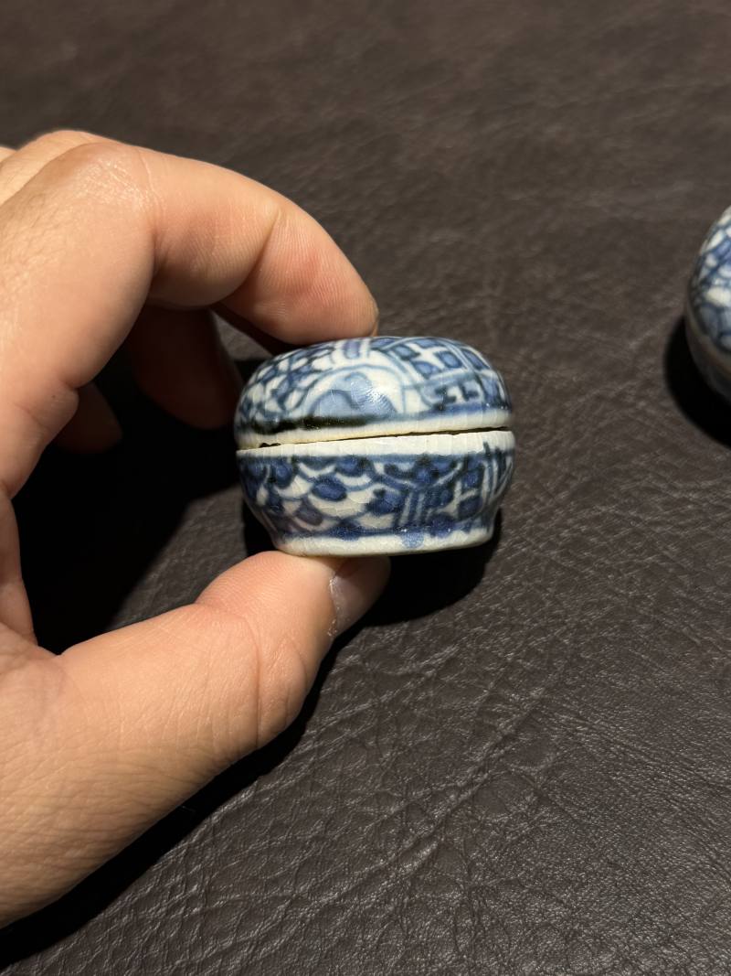 明晚期 青花落花流水盖盒一对 - 图5