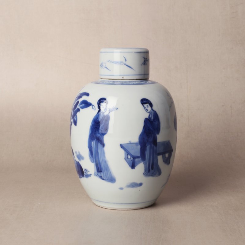 清康熙 青花仕女圖蓋罐 | Santos Collection | A Chinese blue and white 'ladies' jar and cover, Qing dynasty, Kangxi period - 图11