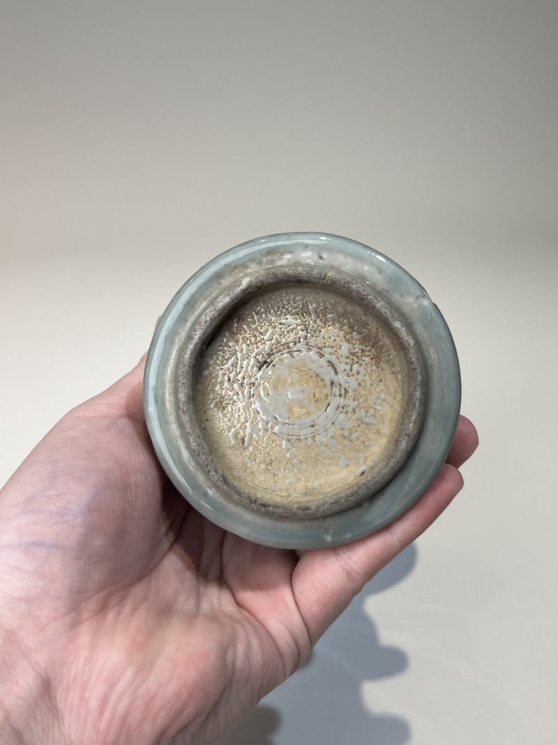 清乾隆 豆青釉芭蕉叶纹小花觚 - 图7