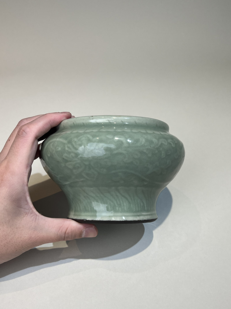 清乾隆 豆青釉缠枝莲纹水丞 - 图3