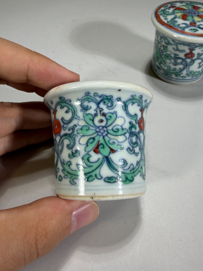 清雍正 斗彩缠枝花卉纹轴头一对 - 图5