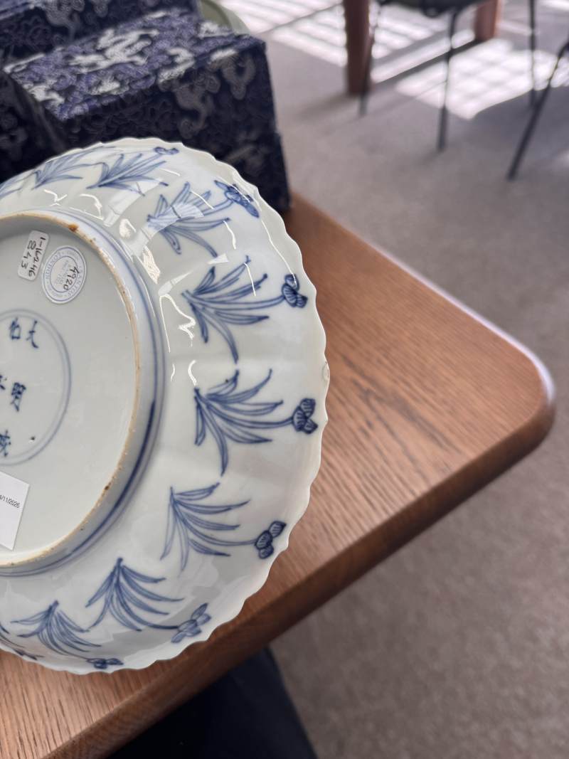 清康熙 青花狩獵圖盤 《大明成化年製》款 | Santos Collection | A Chinese blue and white 'hunting scene' dish, Qing dynasty, Kangxi period - 图9