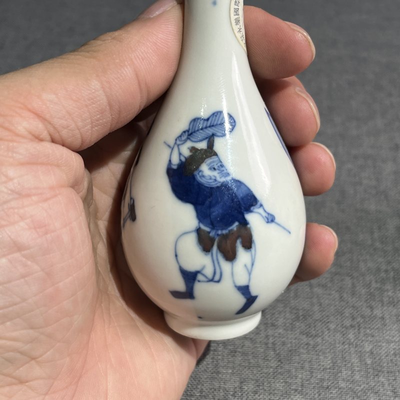 清晚期青花釉里红人物故事胆瓶一对 - 图8