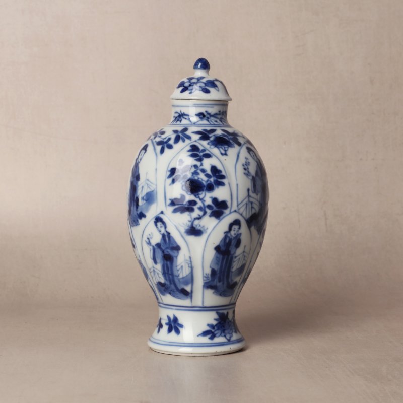 清康熙 青花仕女圖蓋罐 | Santos Collection | A Chinese blue and white 'ladies' jar and cover, Qing dynasty, Kangxi period - 图16