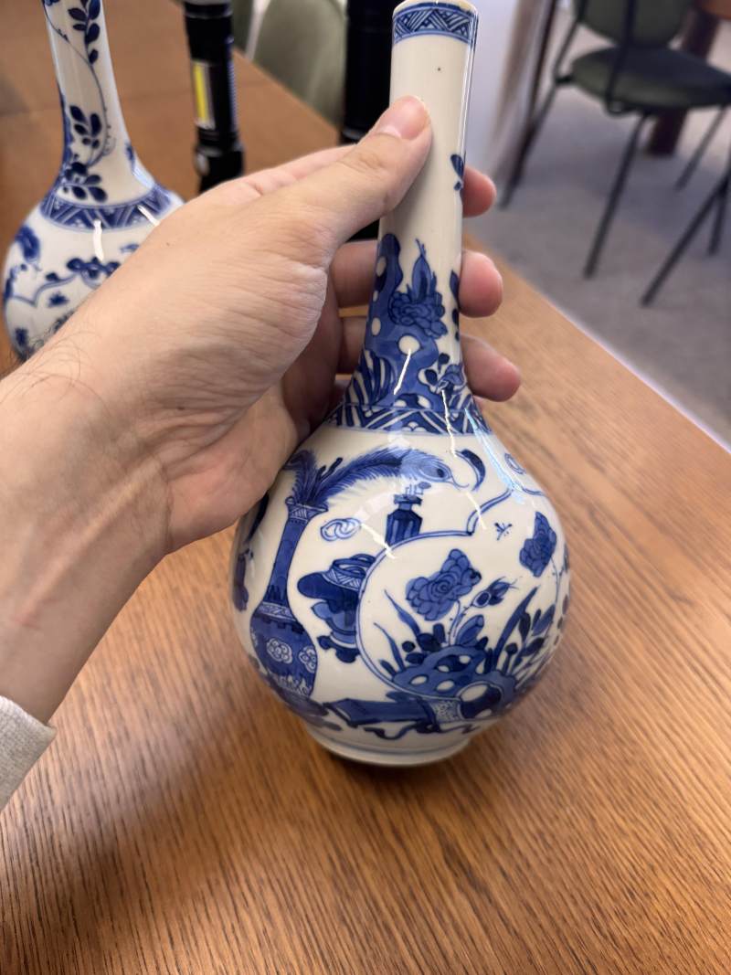 清康熙 青花花卉紋直頸瓶一對 | Santos Collection | A pair of Chinese blue and white bottle vases, Qing dynasty, Kangxi period - 图27