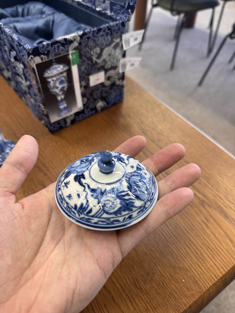 清康熙 青花花卉紋高足蓋盃 | Santos Collection | A Chinese blue and white goblet and cover, Qing dynasty, Kangxi period - 图20