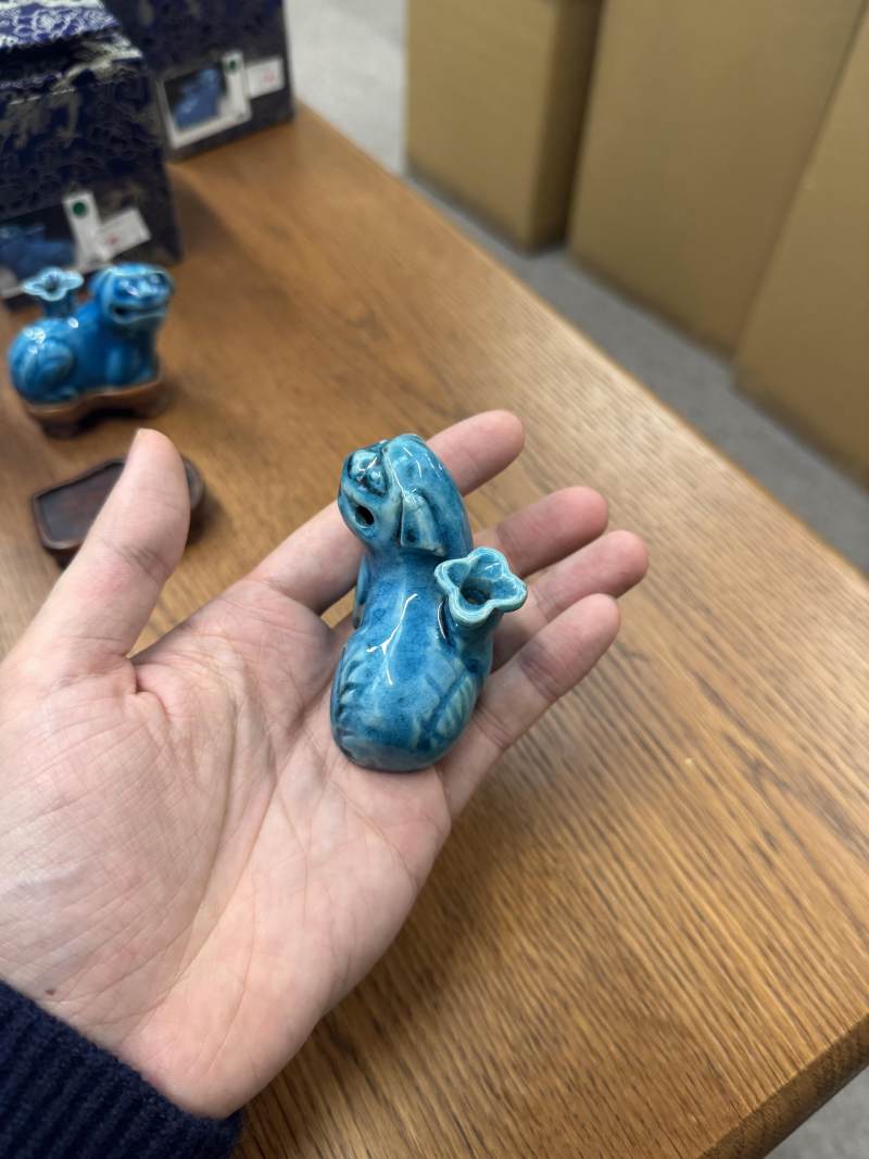 清康熙 松石綠釉太獅少獅像一對 | Santos Collection | Two Chinese monochrome turquoise-glazed 'Buddhist lion' figures, Qing dynasty, Kangxi period - 图7