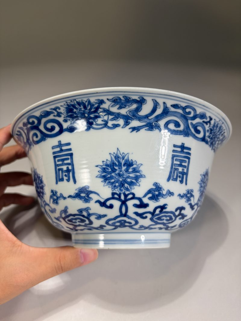 清康熙 青花缠枝花卉寿字纹碗 - 图2