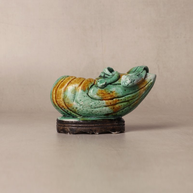清康熙 素三彩瓜形水丞 | Santos Collection | A Chinese sancai-glazed 'melon' water pot, Qing dynasty, Kangxi period - 图3