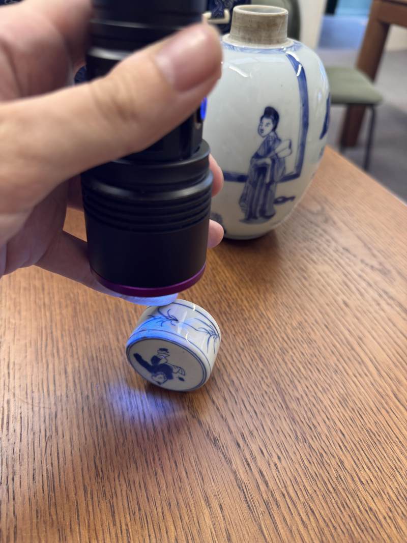 清康熙 青花仕女圖蓋罐一對 | Santos Collection | A pair of Chinese blue and white 'ladies' jars and covers, Qing dynasty, Kangxi period - 图11