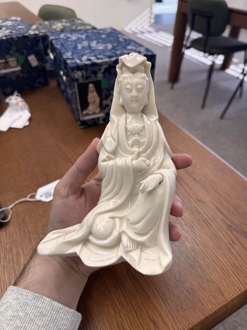 清十八世紀 德化白釉觀音坐像 | Santos Collection | A Chinese dehua figure of Guanyin, Qing dynasty, 18th century - 图7