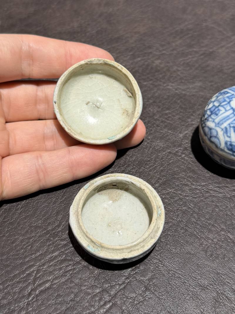 明晚期 青花落花流水盖盒一对 - 图8