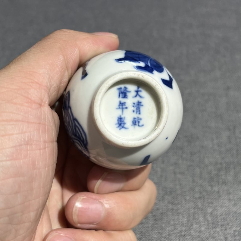 清晚期青花釉里红人物故事胆瓶一对 - 图10