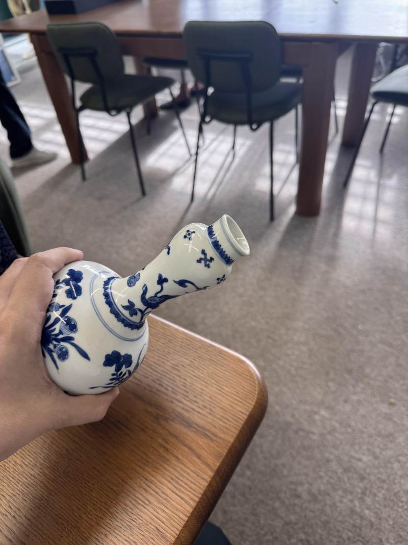 清康熙 青花花卉紋蒜頭瓶 | Santos Collection | A Chinese blue and white garlic-mouth vase, Qing dynasty, Kangxi period - 图18