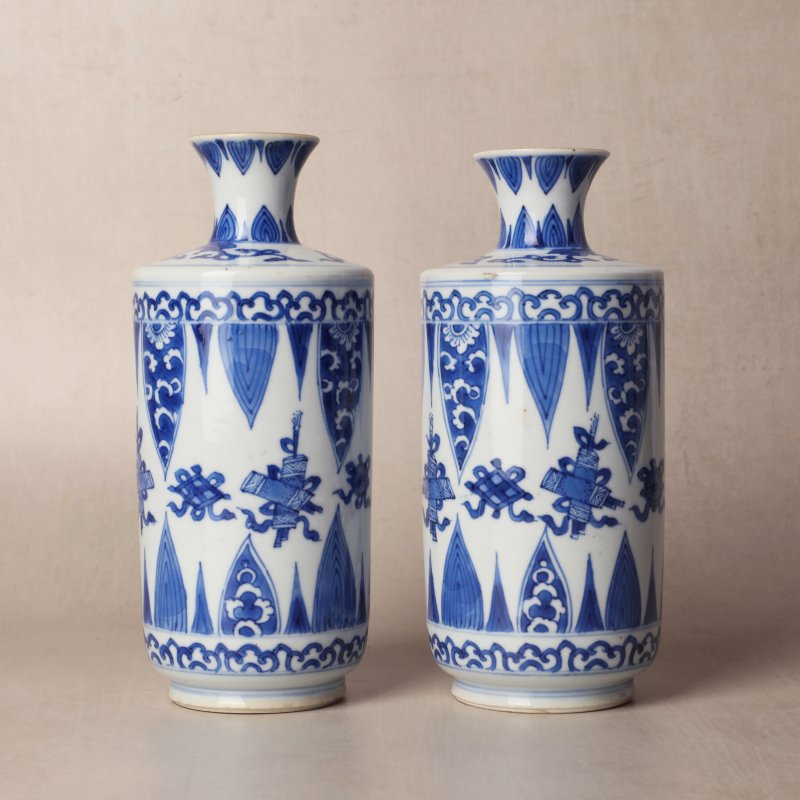 清康熙 青花筒瓶一對 | Santos Collection | A pair of Chinese blue and white cylindrical vases, Qing dynasty, Kangxi period - 图12