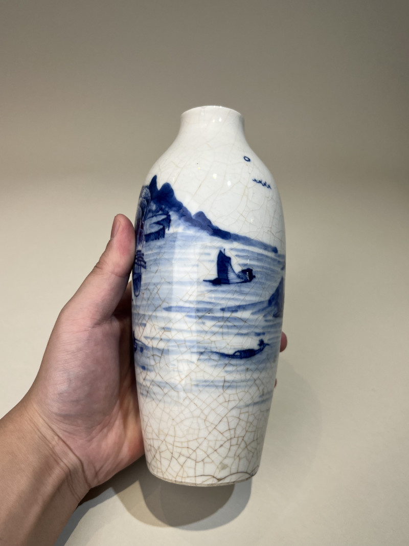 清乾隆 浆胎青花山水人物瓶 - 图5