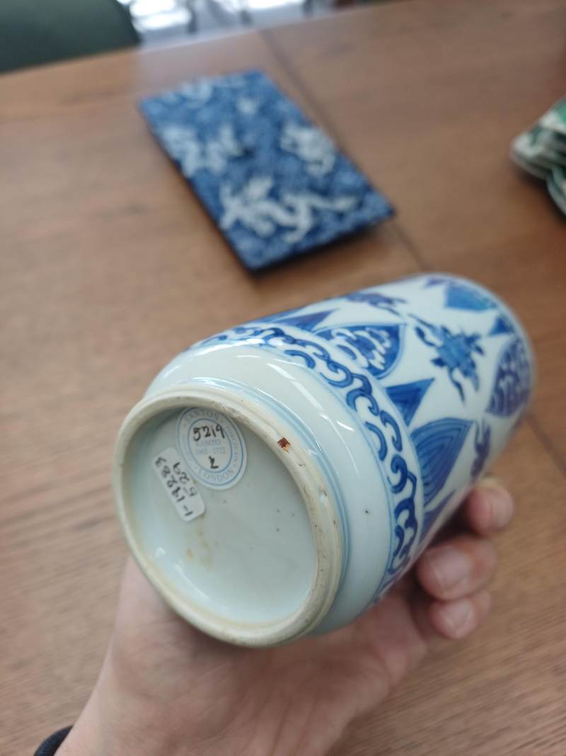 清康熙 青花筒瓶一對 | Santos Collection | A pair of Chinese blue and white cylindrical vases, Qing dynasty, Kangxi period - 图5