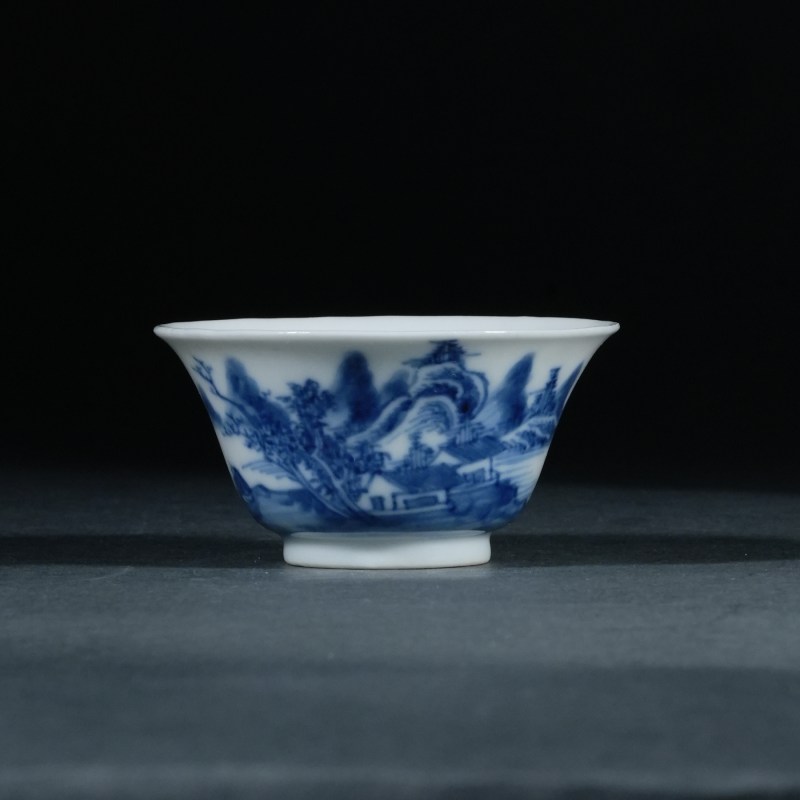清乾隆 青花山水纹小杯