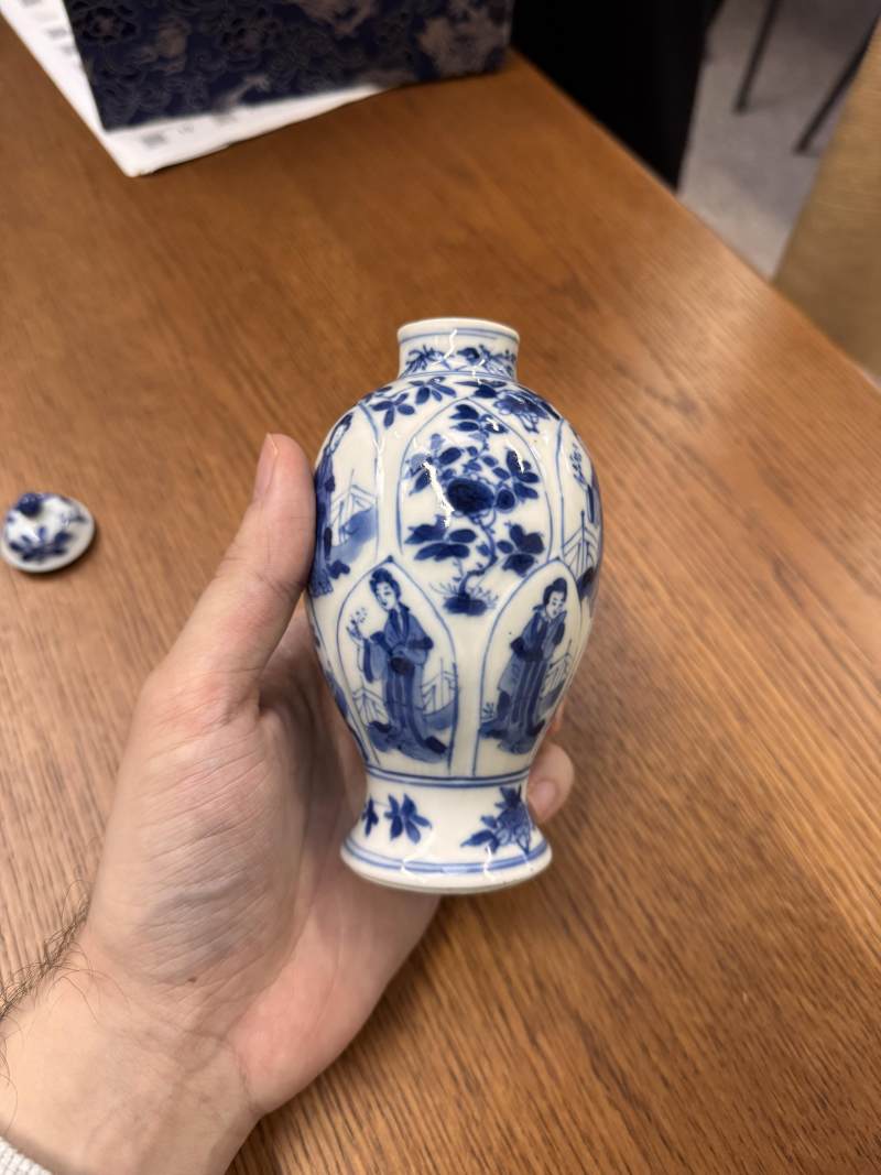 清康熙 青花仕女圖蓋罐 | Santos Collection | A Chinese blue and white 'ladies' jar and cover, Qing dynasty, Kangxi period - 图7