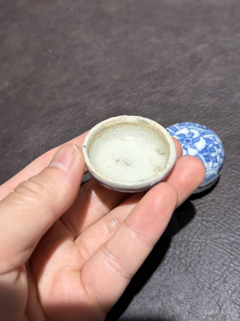 明晚期 青花落花流水盖盒一对 - 图9