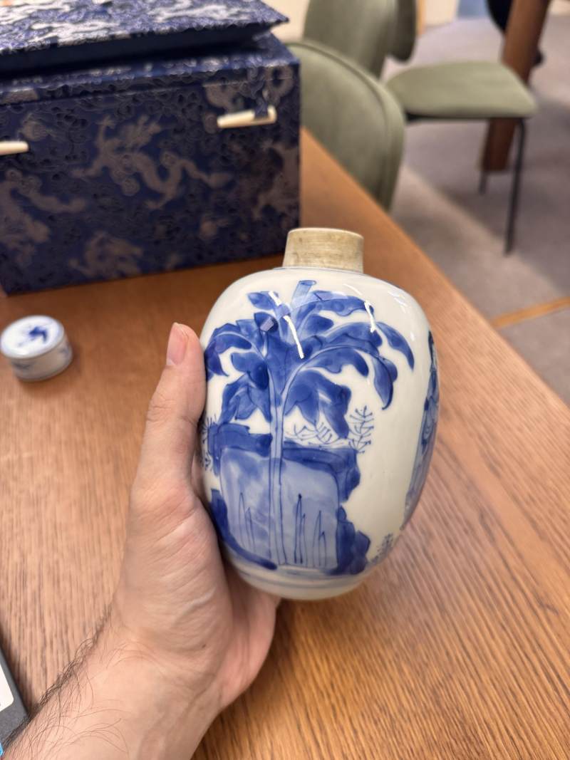 清康熙 青花仕女圖蓋罐一對 | Santos Collection | A pair of Chinese blue and white 'ladies' jars and covers, Qing dynasty, Kangxi period - 图46