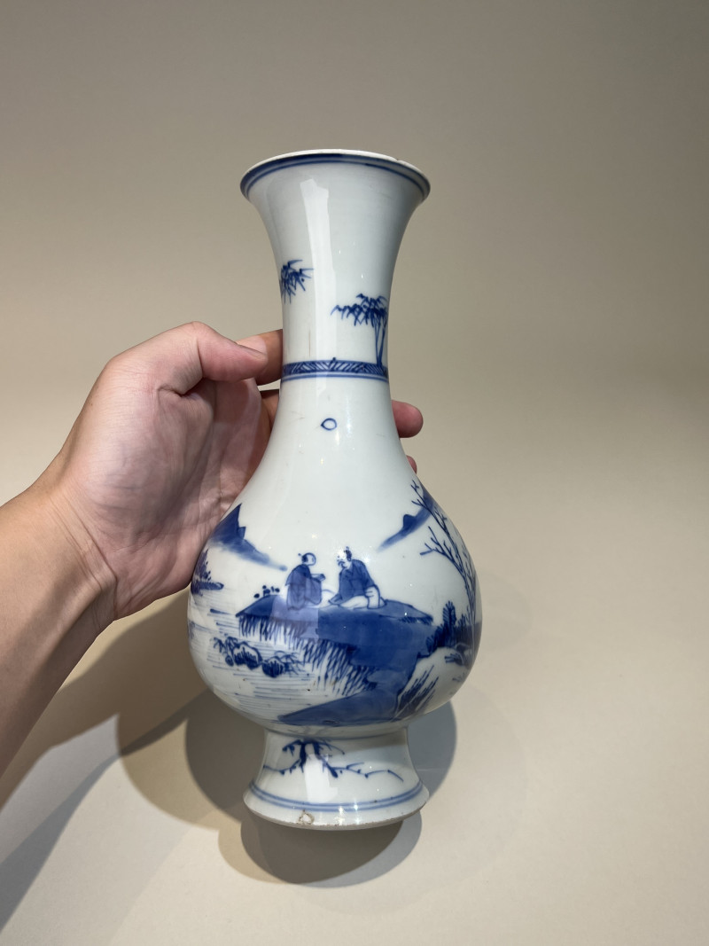 清雍正 青花山水人物撇口瓶 - 图3