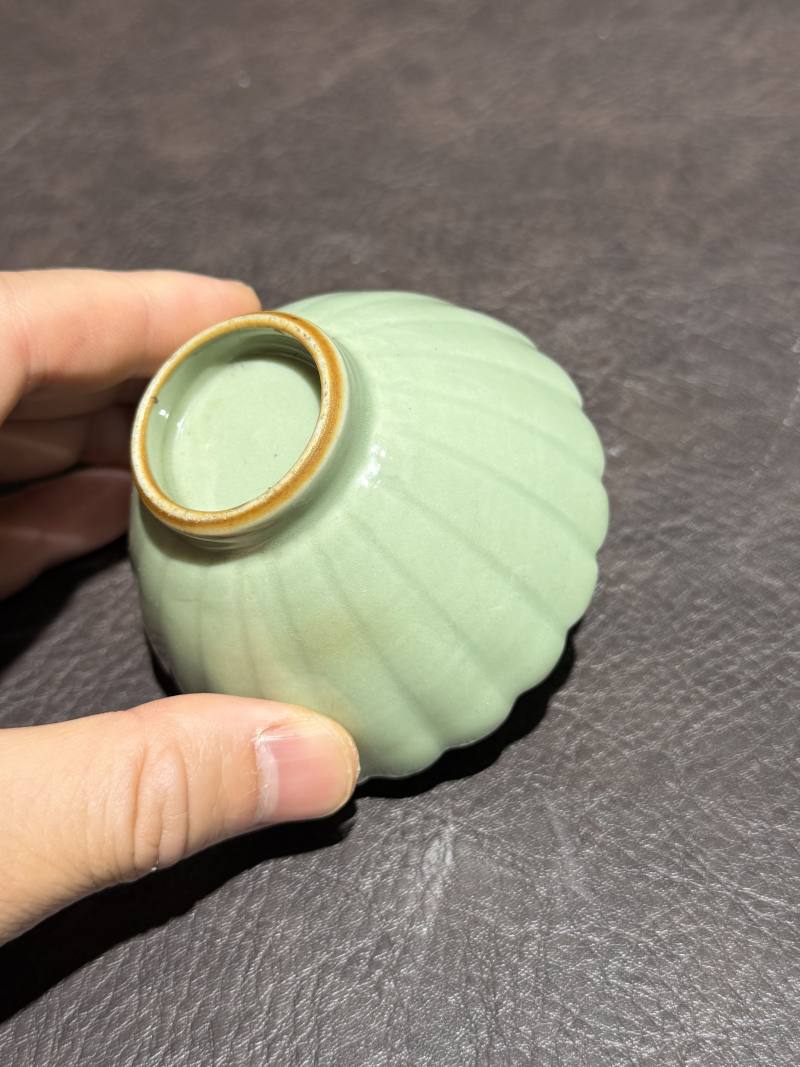 清乾隆 豆青釉花口杯 - 图7