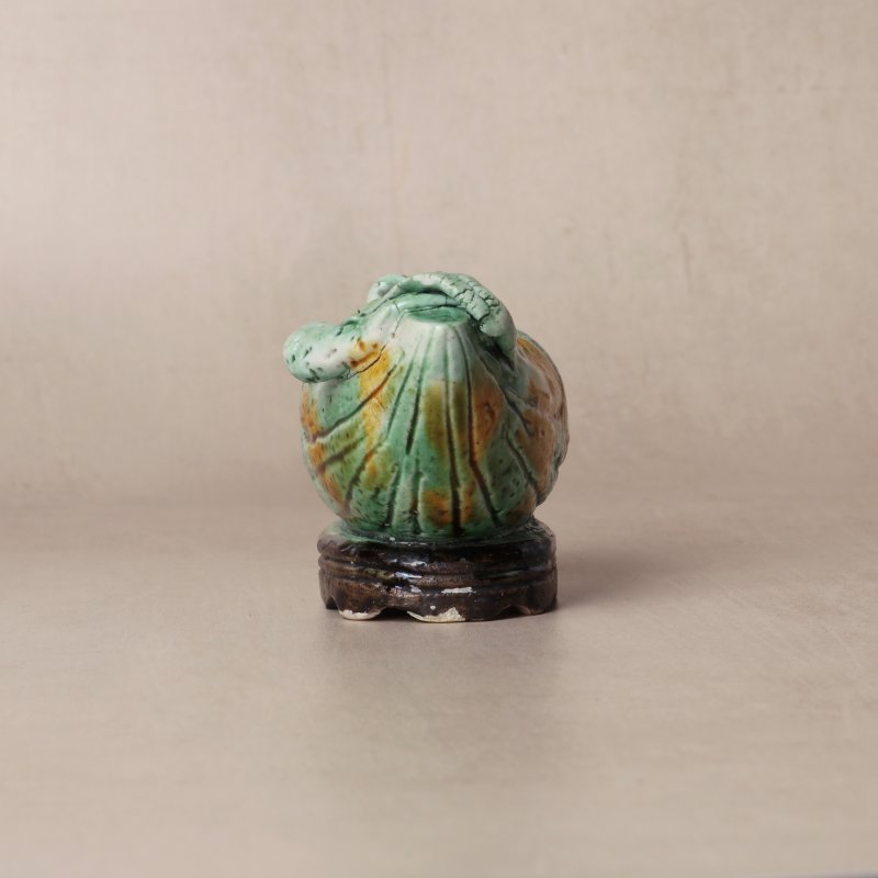 清康熙 素三彩瓜形水丞 | Santos Collection | A Chinese sancai-glazed 'melon' water pot, Qing dynasty, Kangxi period - 图4