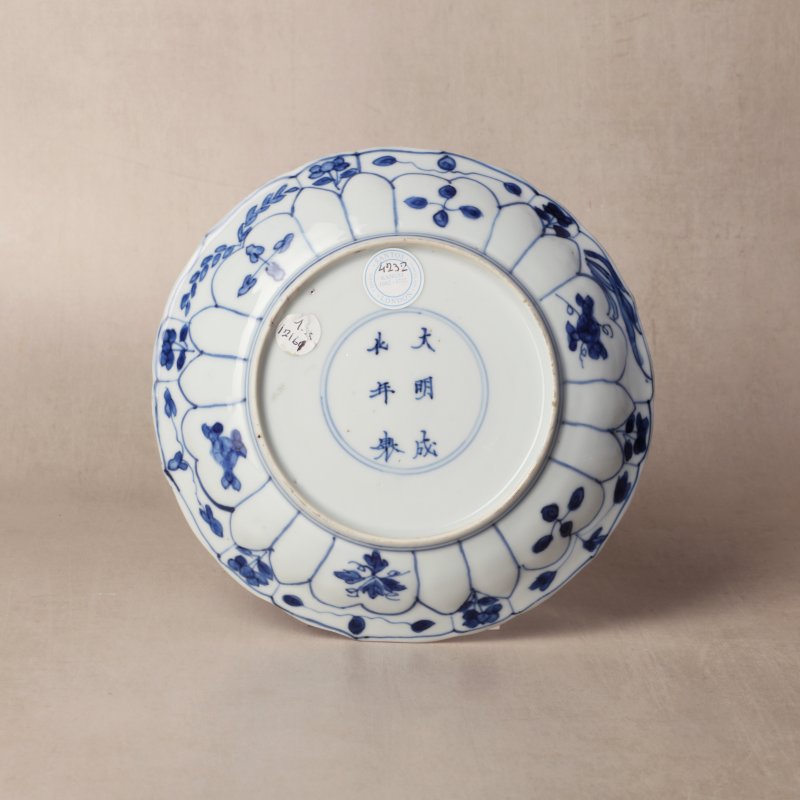清康熙 青花躍龍紋盤一對 | Santos Collection | Two Chinese blue and white 'leaping dragon' dishes, Qing dynasty, Kangxi period - 图18