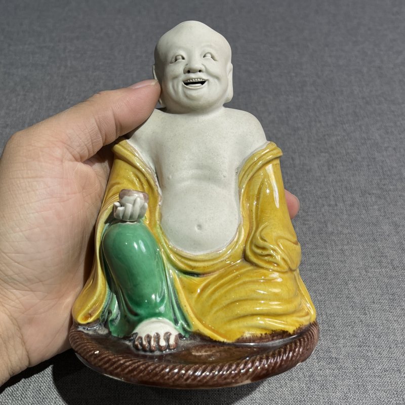 清早期素三彩弥勒造像 - 图4